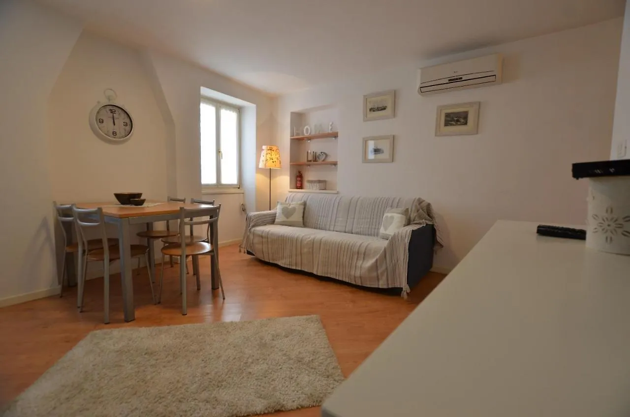 Stella 2 Sea view Apartment Rovigno